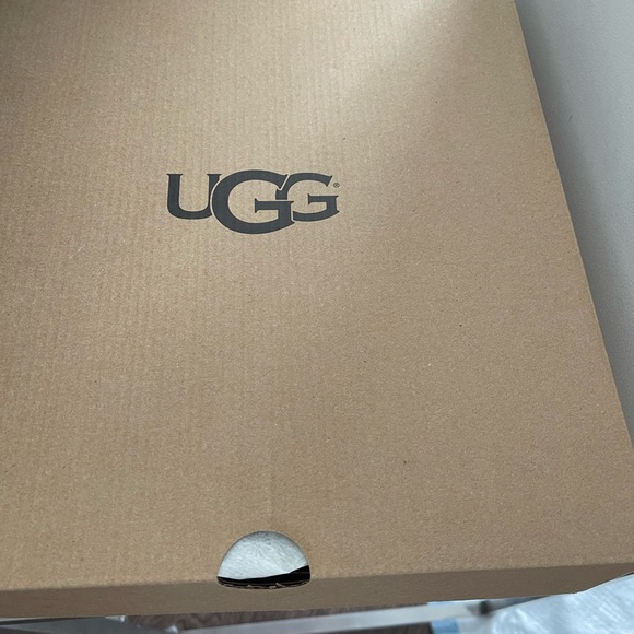 UGG Bailey Button II - Picture 1 of 3